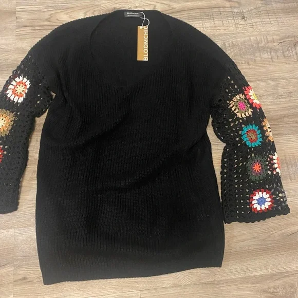 BloomChic Black V-Neck Sweater with Embroidered Sleeves - Picture 3 of 7